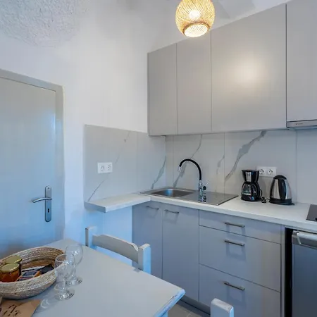 Lavender Minimal Apartment Aliki (Paros)