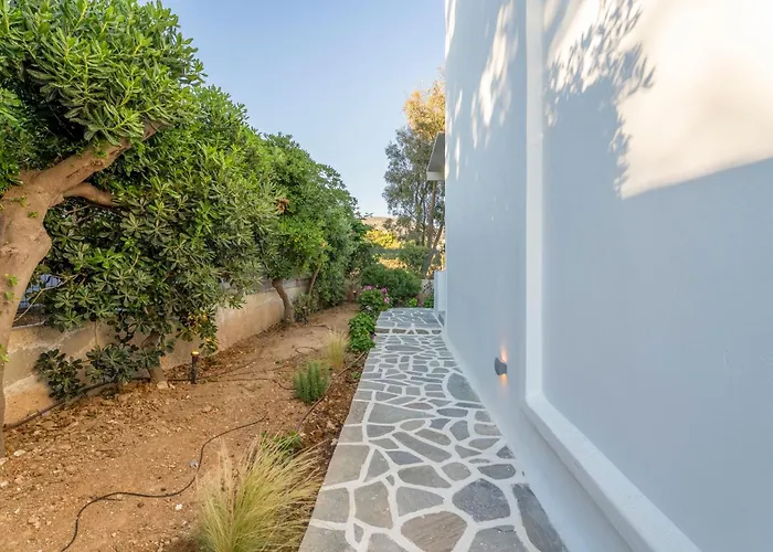 Lavender Minimal Apartment Alikí