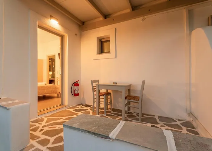 Lavender Minimal Apartman Alikí