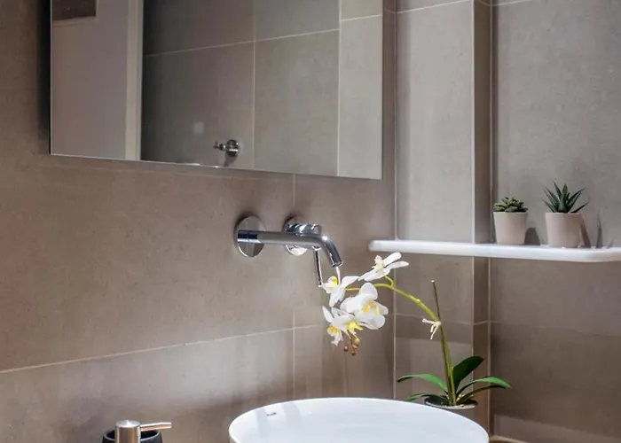 Lavender Minimal Apartman Alikí